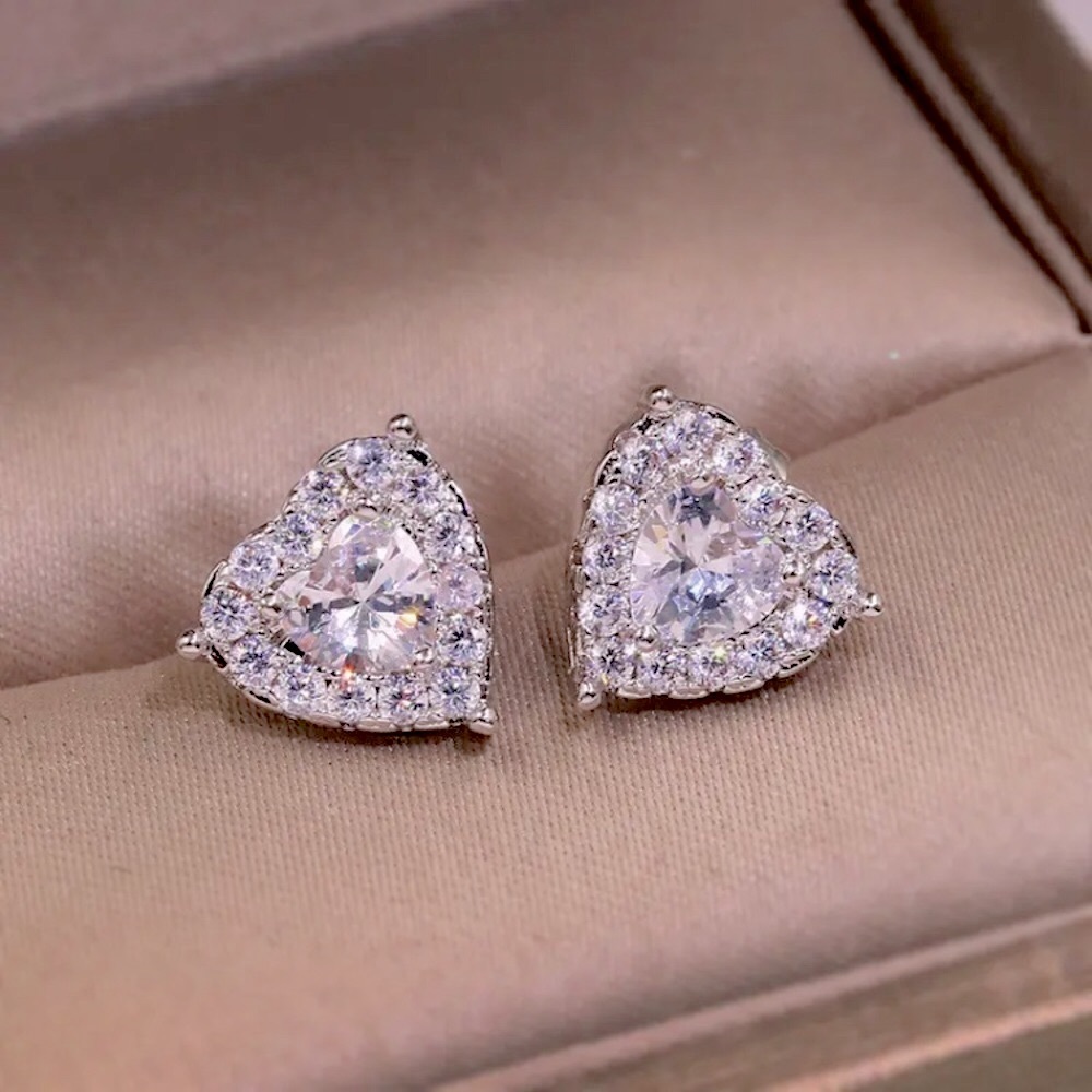 ⚜️𝟯𝟬%𝗢𝗙𝗙 𝗯𝘂𝗻𝗱𝗹𝗲𝘀 𝟯+⚜️ NEW CZ Paved Heart Delicate Stud Earrings - Picture 5 of 7